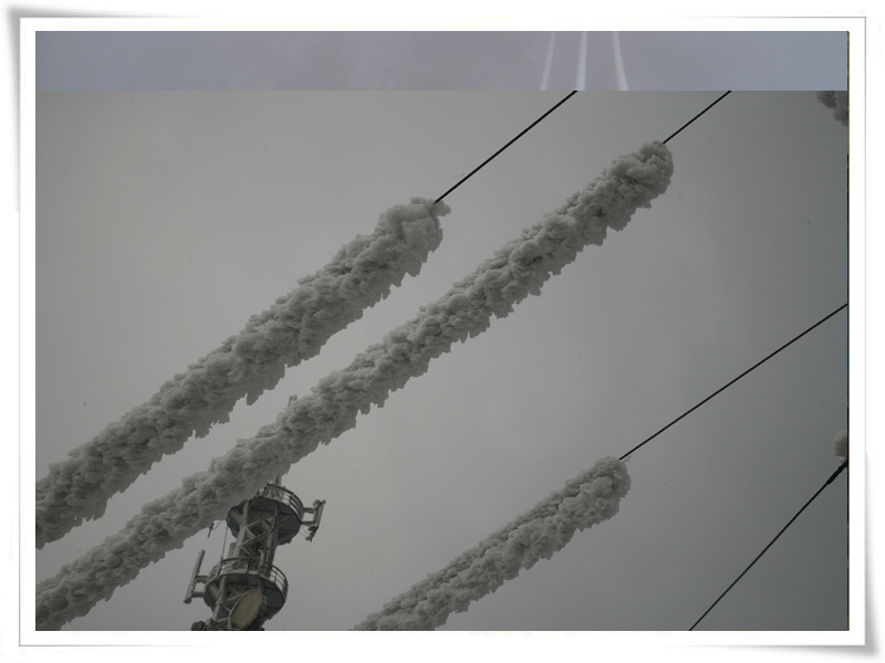 冰雪中的抢险队--记四川奇发28电力抢险队