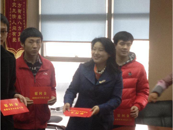 青羊区总工会慰问我公司难题职工