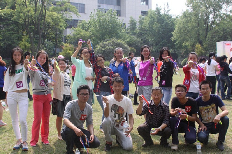 公司员工加入“奔驰吧！总部”第二届迷你马拉松健身活动侧记