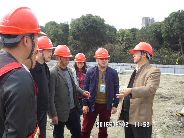 陈绍祥董事长到特高压实训线工程检查铁塔组装情形