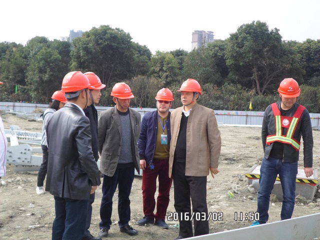 陈绍祥董事长到特高压实训线工程检查铁塔组装情形