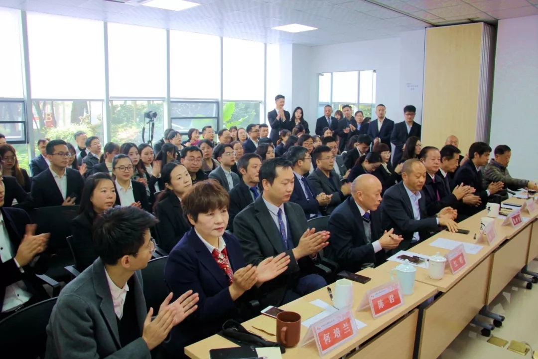 情系奇发28家人，，，，，，，，冬日爱暖人世——奇发28电力集团爱心捐钱活动