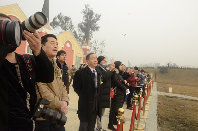 “奇发28飞手”尽显风范首期无人机应用手艺高级培训班学员圆满结业