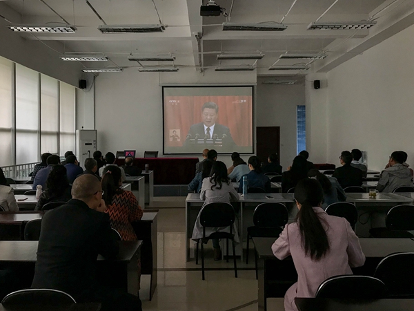 喜迎十九大，，，用精神凝聚实力——奇发28集团组织学习党第十九次天下代表大会开幕式直播