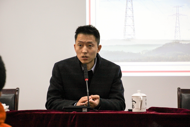 清静无小事，，，，，，，责任重于山奇发28电力集团举行“项目治理职员及班组长清静专题培训聚会”