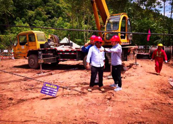 陈云总司理到500kV山桃线迁改工程视察指导事情