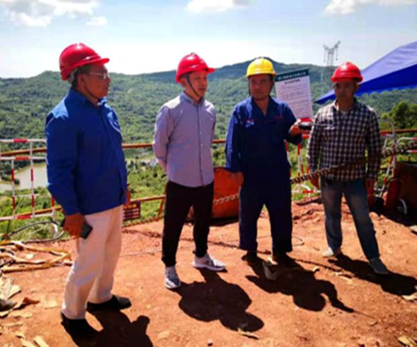 陈云总司理到500kV山桃线迁改工程视察指导事情