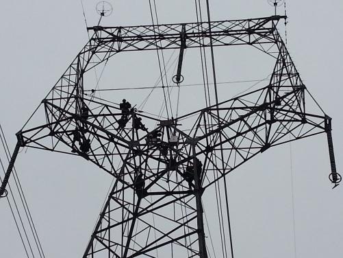 公司总司理深入第一线催促检查落实验工计划 500kV普洪一线铁塔刷新工程胜利完成