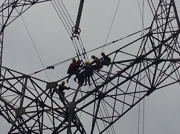 公司总司理深入第一线催促检查落实验工计划 500kV普洪一线铁塔刷新工程胜利完成