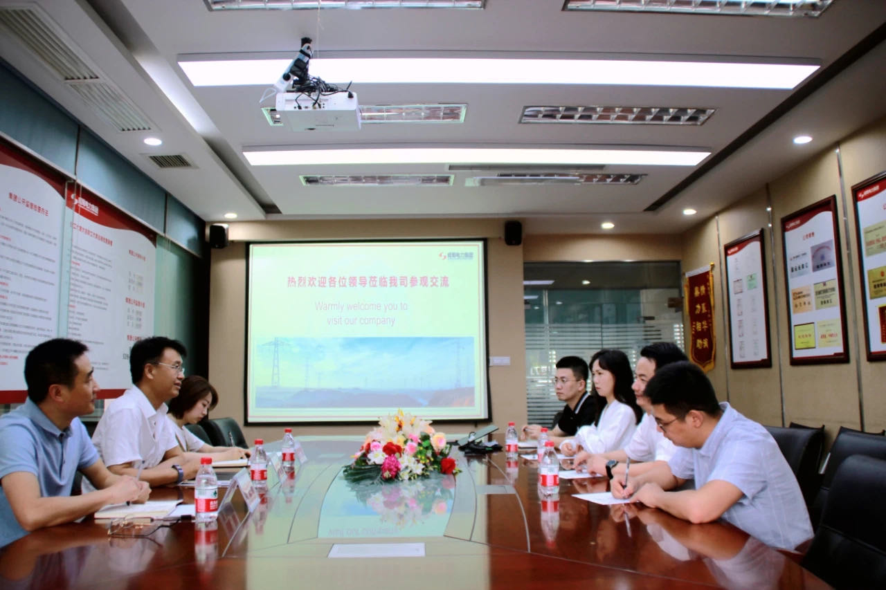 青羊区总工会副主席唐宁，，，府南街道人大工委主任、总工会主席刘庆一行到奇发28电力集团指导工会事情