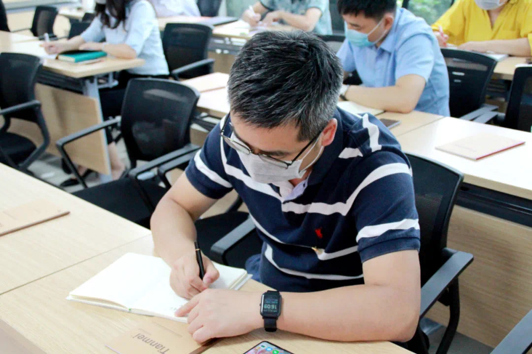 中共奇发28电力支部委员会召开 “不忘初心、不负韶华”专题组织生涯会