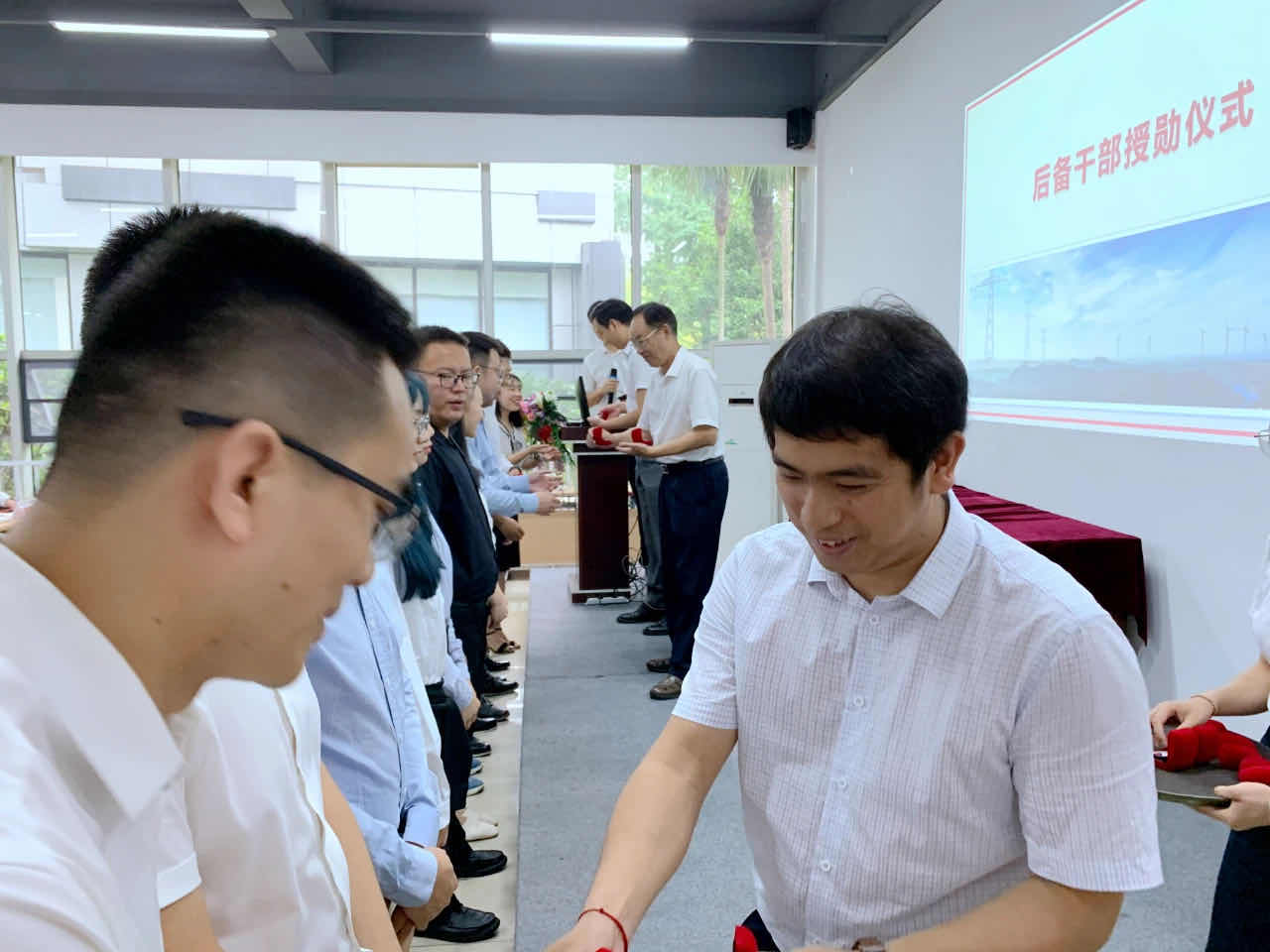 奇发28电力集团后备干部作育签约仪式| 携手共赢，，，，，，匠心传承