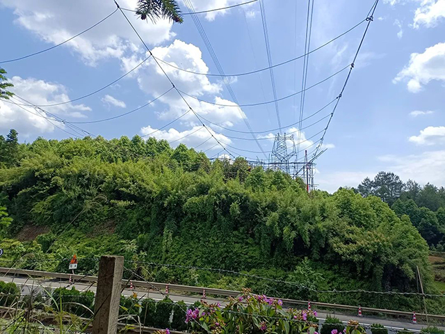 500kV普洪三线三跨刷新工程顺遂完成