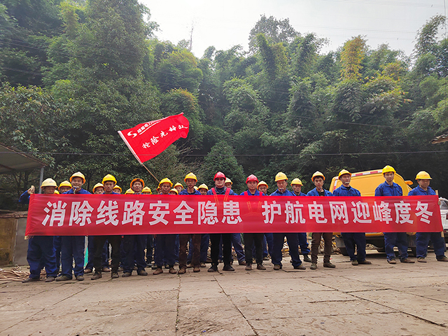500kV姜资一线66#-75#倾轧光缆整治及线路零星消缺顺遂完成