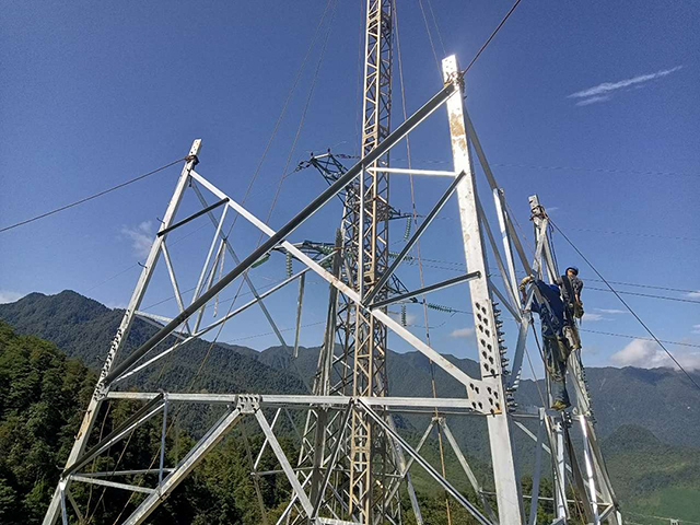 110kV雷坝二线58-77号重冰区段抗冰差别化刷新工程完工投运