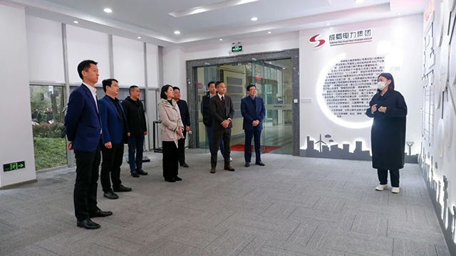 成都会青羊区总工会、府南街道总工会向导莅临奇发28电力集团旅行交流