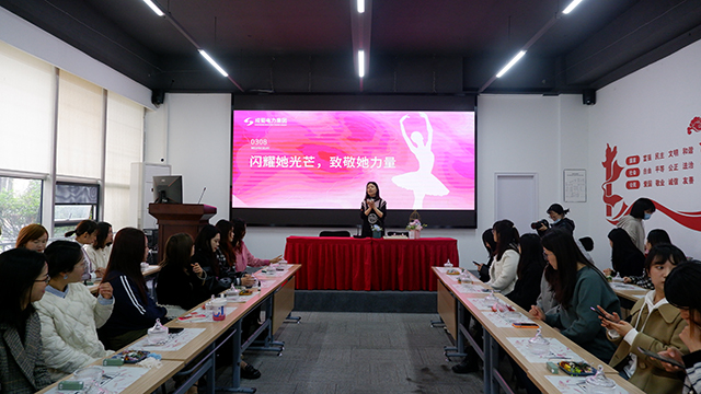 3·8最美妇女节｜闪灼她光线，，，，，，，致敬她实力