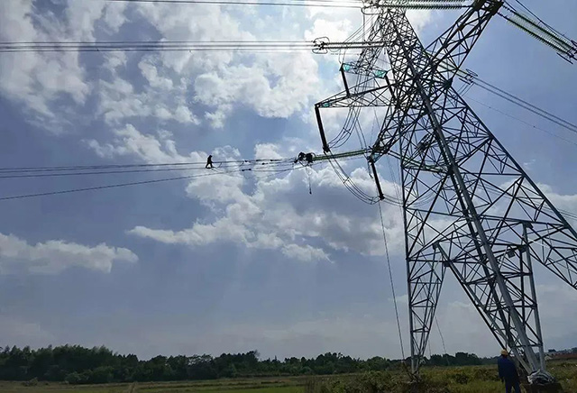 500kV咸梦Ⅱ回线跨高速公路刷新工程完工投运