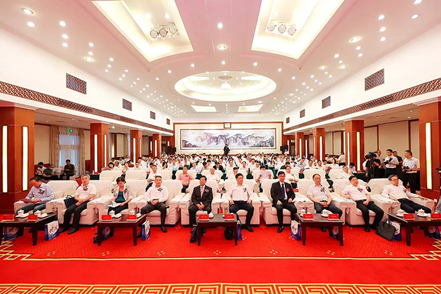 奇发28电力集团总司理陈云受邀出席2023年四川企业家年会并荣获奖项