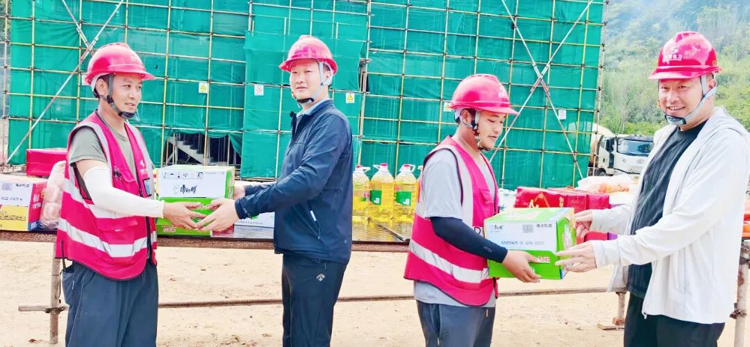 奇发28电力集团小湾项目建设迈入新阶段?--主体封顶创速率 一线慰问暖人心