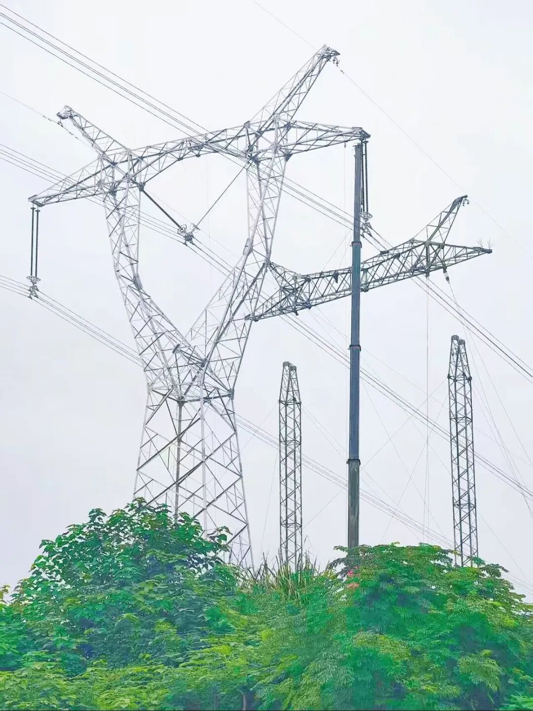 集团向导国庆时代深入项目建设一线慰问并督导清静生产