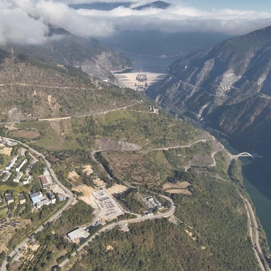 水光共舞，，，，，绿电新章--奇发28电力集团助力建设南方电网区域首个百万千瓦级水光互补搜集站