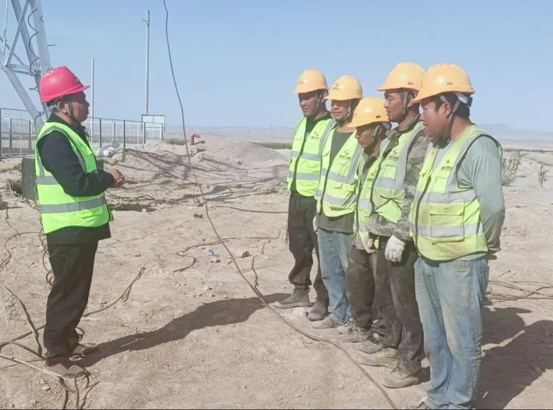 银线跨金沙，，，，，，，，电流送希望-深能尉犁220kV送出线路工程完工投运