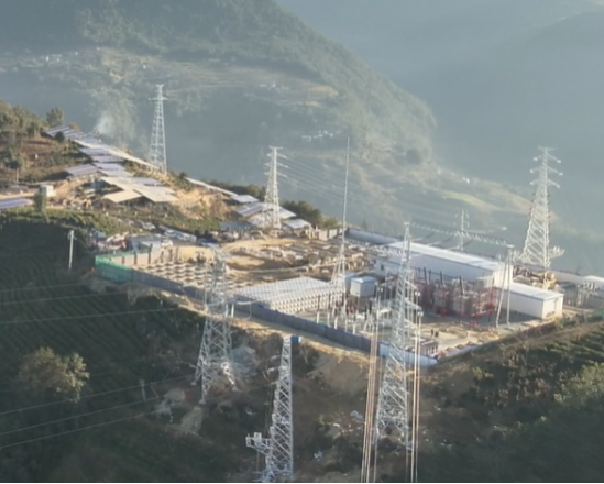 云南凤庆四大光伏发电项目集电线路工程周全完工并网